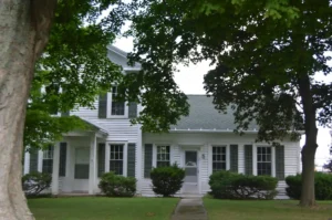 what does homeowners insurance cover